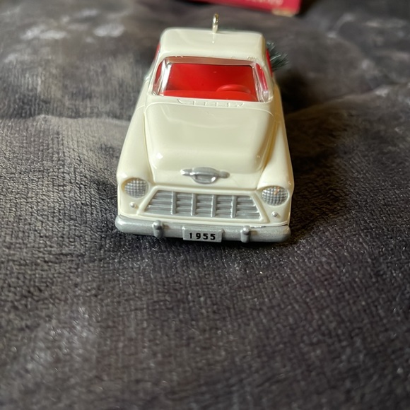 🎄 Hallmark 1955 Chevrolet Cameo Ornament - Picture 3 of 12